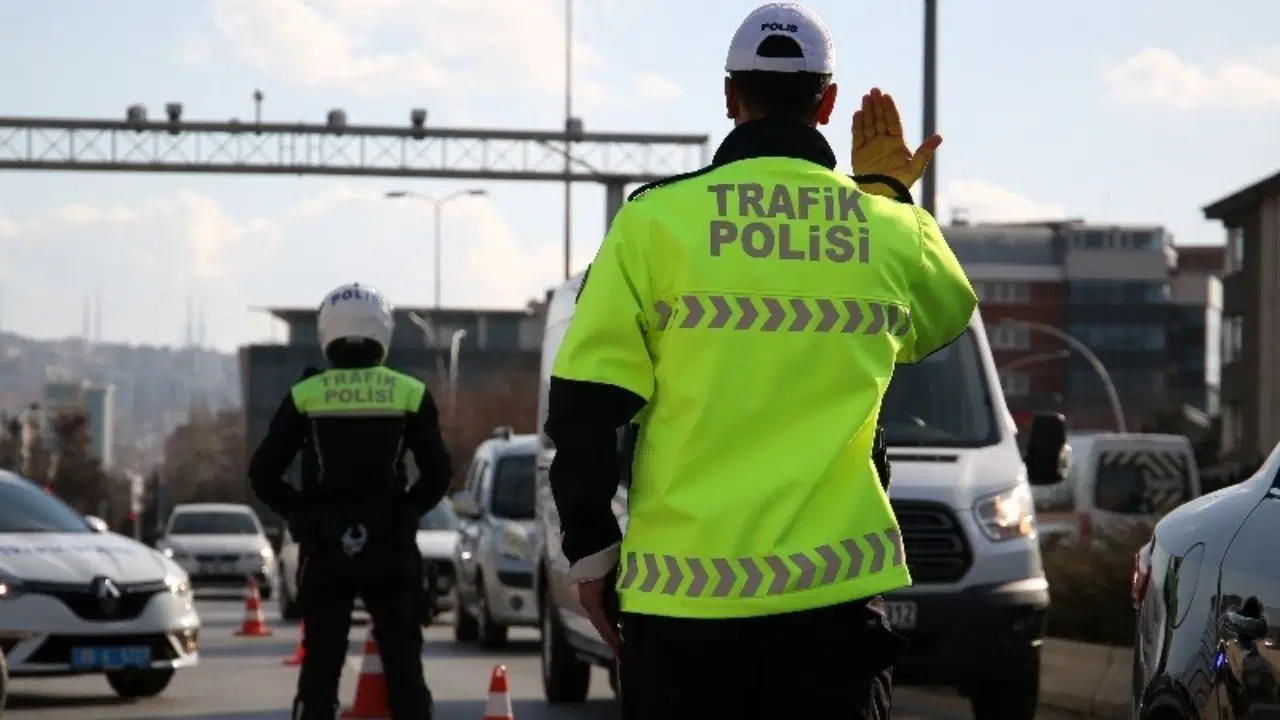 Kartal’da trafikte bir aracı ısrarla takip eden sürücüye 180 bin lira ceza Img
