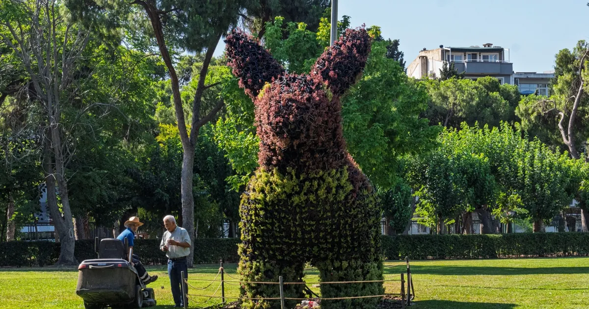 İzmir Kültürpark’taki doğayla şekillenen figürler ilgi görüyor Img